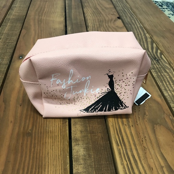 NWT Pink Makeup Bag “fashion junkie” - Picture 6 of 6